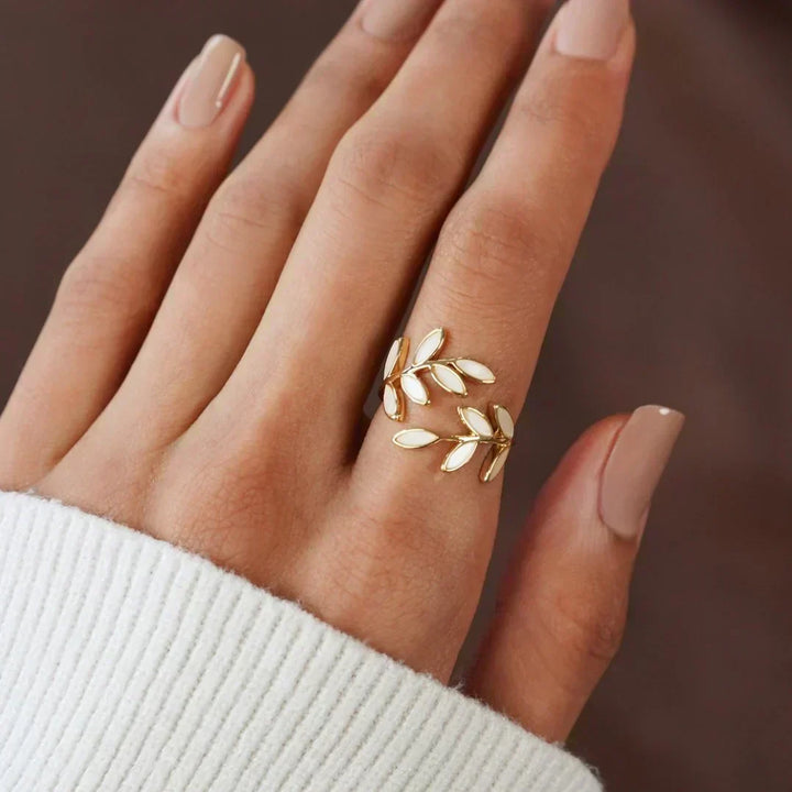 PURE | Anello Regolabile con Foglia e Opale Bianco